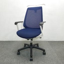 【博】【コストパフォーマンス商品★背面メッシュ仕様で通気性抜群】　イトーキ　ノナ　ハイバック　肘付　ブルー　中古　九州最大級　《オフィスバスターズ福岡博多店は、福岡を拠点として、日本全国へ中古オフィス用品・オフィス家具を提供しております》
