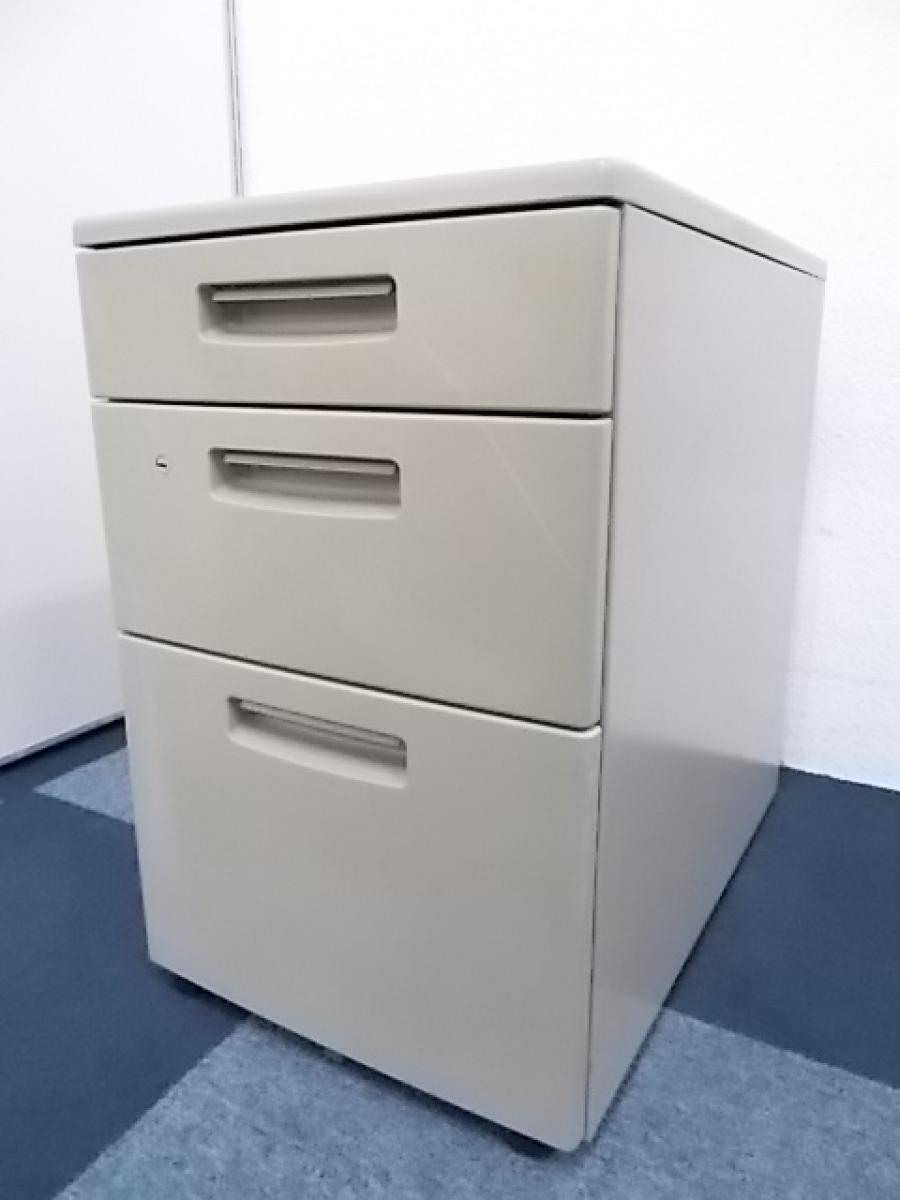 【関西倉庫在庫品】■3段ワゴン　■コクヨ　BSシリーズ　ミディアムグレー【KOKUYO】 ■デスクサイドキャビネット■中古オフィスワゴン
                        BS+
                                    中古
            