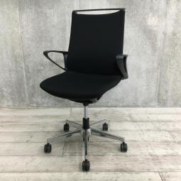 【スタイリッシュさが人気のオフィスチェア！インナーメッシュ構造による優しく包み込む座り心地！】■オカムラ(okamura)製　　モード(mode)シリーズ　肘付ハイバック　クロスバックタイプ　■サークル肘　■ブラック【弊社使用欄：A01049592】