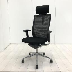 【どんな空間にも調和するデザインと最上級の操作性！人気のブラックメッシュチェア！】■オカムラ(okamura)製　コーラル(Choral)チェア　肘付　エクストラハイバック　背面メッシュ　■可動肘・ハンガー・ヘッドレスト付き　■ブラック　【弊社使用欄：A01058154】