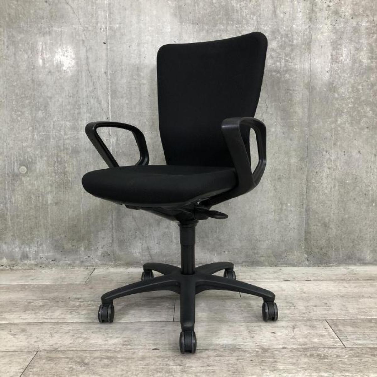 【長年愛されるロングセラー商品！厚めのクッションで疲れにくい！ワーキングチェアの定番モデル！】■オカムラ(okamura)製　カロッツァ(Carrozza)チェア　肘付ハイバック　■サークル肘　■ブラック　【弊社使用欄：A01050770】
                        カロッツァチェア
                                    中古
            