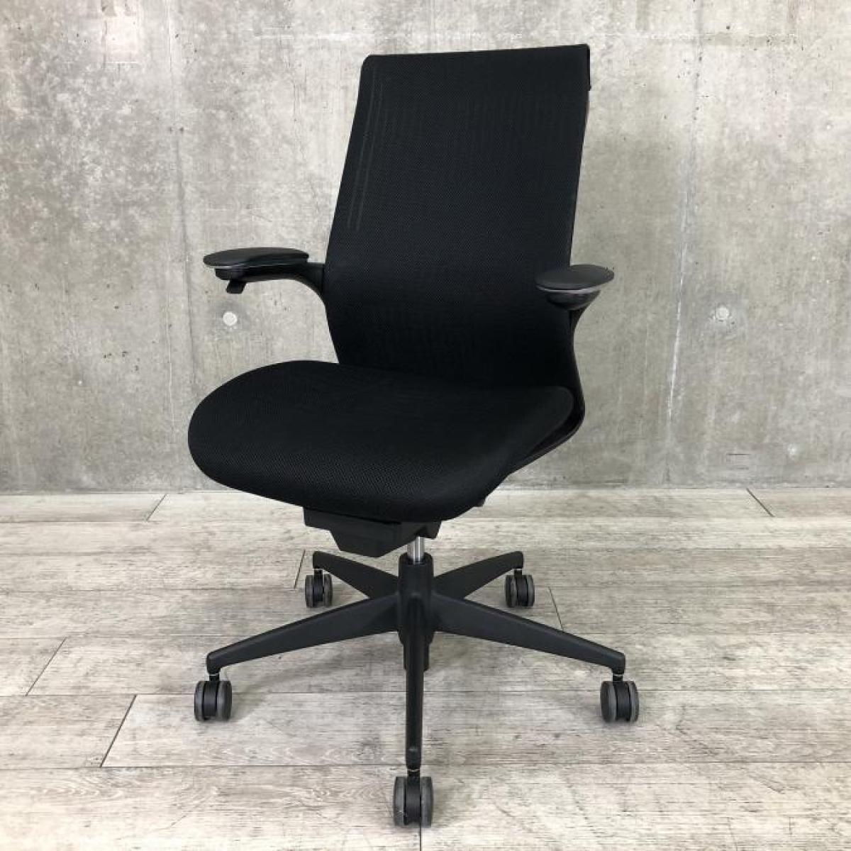 【手元のレバーで上下昇降が可能！スタイリッシュなコクヨ製の定番シリーズ！】■コクヨ(KOKUYO)製　エムフォー(M4)チェア　肘付ハイバック　■ブラック　■背面メッシュ　■可動肘　【弊社使用欄：A01058309】
                        M4 樹脂
                                    中古
            