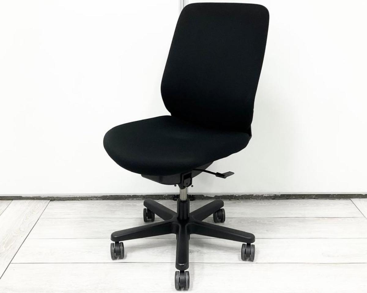 【全ての機能をコンパクトに！】クッション性が高く座り心地が良い！/オススメ(おすすめ) /人気商品【弊社使用欄：---】■ITOKI（イトーキ）製　トルテチェア　ハイバック　肘無し　■ブラック
                        トルテチェア
                                    中古
            
