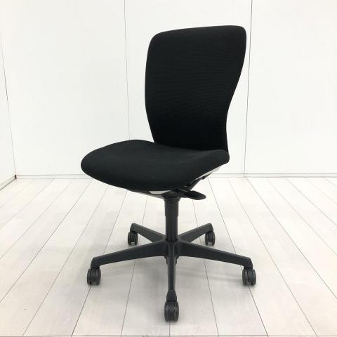 【シンプルなデザインと厚みのあるクッションが大人気！機能充実のワーキングチェア！】■オカムラ(okamura)製　スラート(sulato)チェア　肘無し　ハイバック　■ブラック×ホワイトシェル×ブラック脚【弊社使用欄：A01048404】