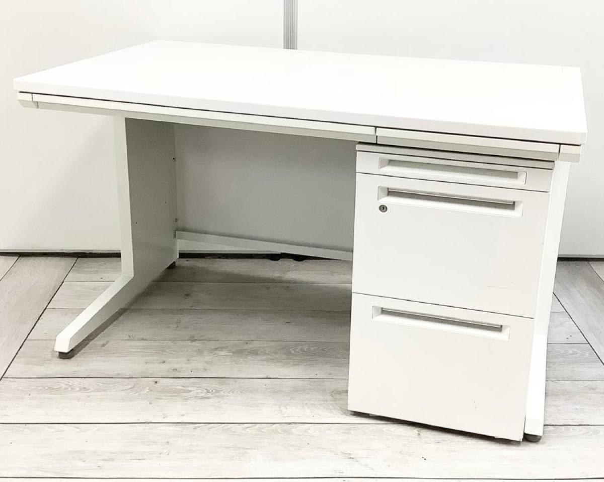 【清潔感のあるホワイトカラーの平机＋ワゴンセット！スタンダードな幅1200㎜！　大人気の定番商品となります！】■オカムラ(OKAMURA)製　アドバンス(ADVANCE)シリーズ　平机＋ワゴンセット　■引き出し付き　　■幅1200mm　■ネオホワイト※ワゴンは入荷状況によりメーカーが異なる場合がございます。
                        アドバンス
                                    中古
            