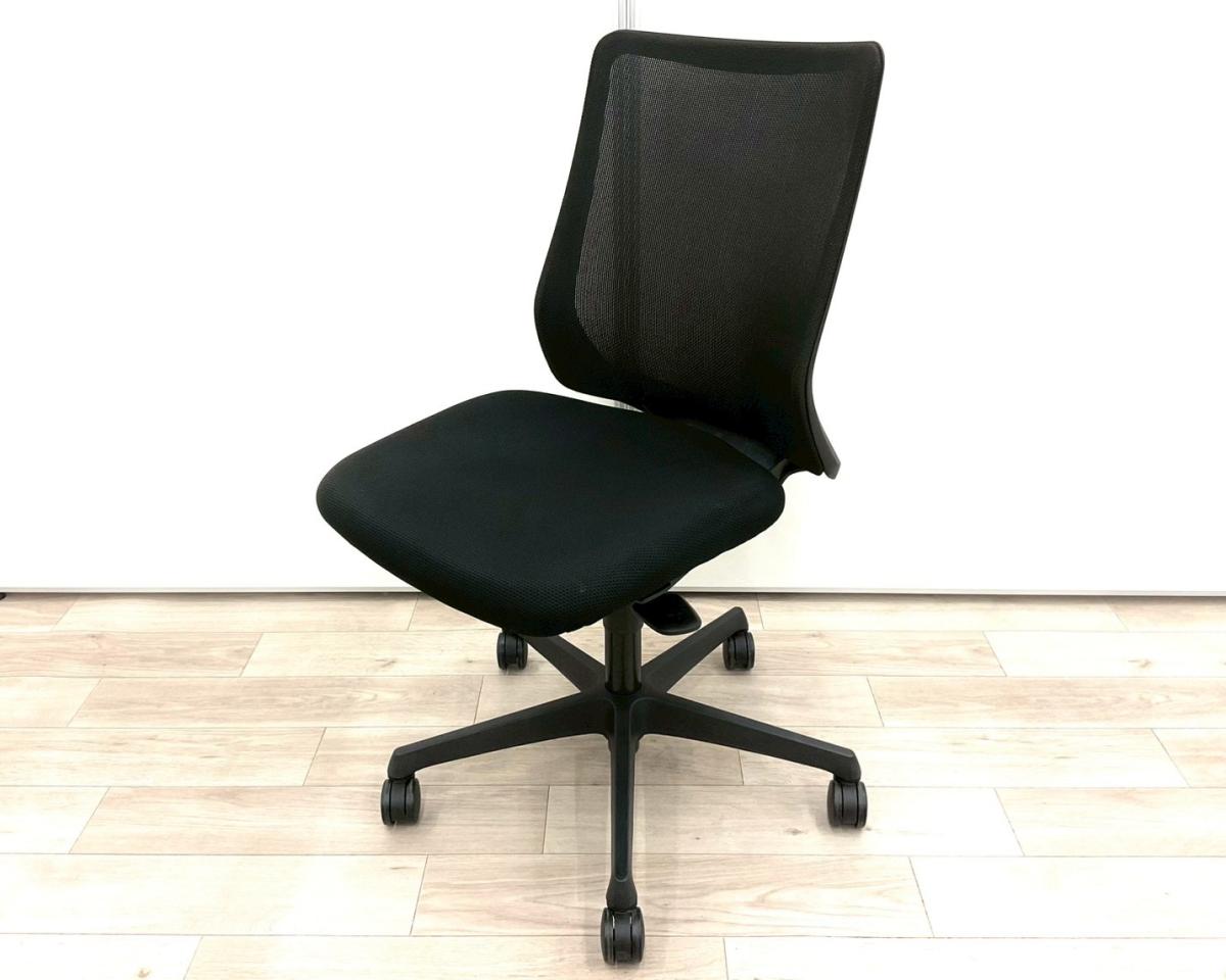 【腰まわりをしっかりホールド！長時間作業も快適フィット！】■オカムラ(okamura)製　フルーエント(Fluent)チェア　肘無　ローバック　背面メッシュ　■ブラック　【弊社使用欄：A01050661】
                        フルーエントチェア
                                    中古
            