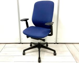 【前傾チルト機能付き】【オカムラ製品で最も人気を集める高機能チェア！　どんなオフィスにも馴染みやすい大人気カラー！】■オカムラ(okamura)製　シルフィ(Sylphy)チェア　ハイバック　■ブルー×ブラックシェル