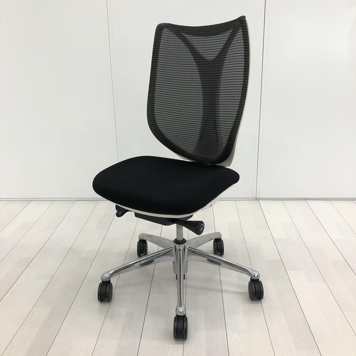 【流れるような美しいフォルムの最高級メッシュチェア！前傾チルト付きで作業効率アップ！】長時間のデスクワークにもおすすめ！
■オカムラ/サブリナ (Sabrina)/ブラック×ホワイト　肘無ハイバック
                        サブリナ
                                    中古
            