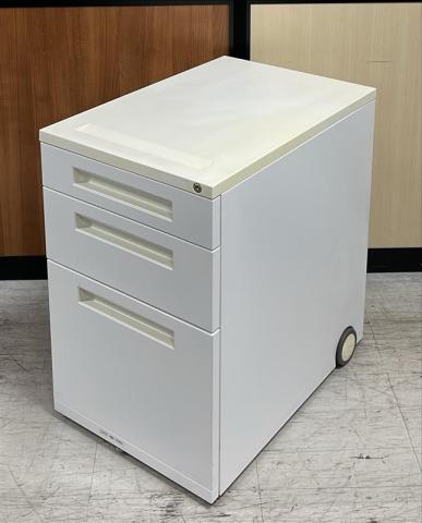 【平机・フリーアドレスデスクのお供に最適なデスクインワゴン！】■ウチダ（UCHIDA）製　フィードエヌ（FEED-N）シリーズ　3段ワゴン　デスクインワゴン　H615mm　■ホワイト　■キャスター付き　■シリンダー錠