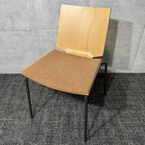 【中古】Hazel  ウチダ（UCHIDA) スタッキングチェア
