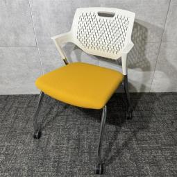 【横に重ねて収納可能！省スペースで重宝！】オカムラ　パート　ミーティング　スタッキング　イエロー　　中古　九州最大級　《オフィスバスターズ福岡博多店は、福岡を拠点として、日本全国へ中古オフィス用品・オフィス家具を提供しております》