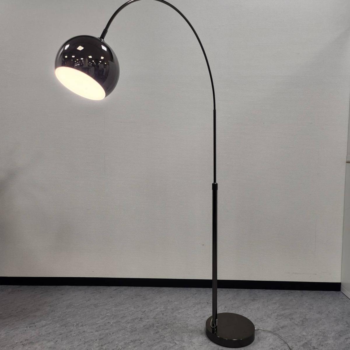 【おしゃれ照明】■見た目さわやか　■フットスイッチでオンオフ簡単　■やわらかい光でオフィスを包みます　【2503】弊社使用欄【A01003469】
                        その他シリーズ
                                    中古
            