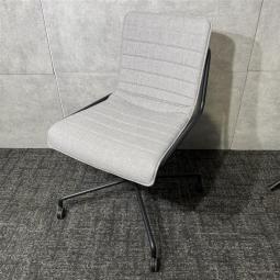 【横に重ねて収納可能！省スペースで重宝！】コクヨ　DAYS OFFICE　ミーティング　グレー　中古　九州最大級　《オフィスバスターズ福岡博多店は、福岡を拠点として、日本全国へ中古オフィス用品・オフィス家具を提供しております》