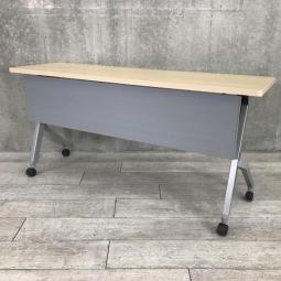 【3/3(火)入荷予定商品！】【折り畳み収納可能！省スペースにお勧めなスタックテーブル！】■オカムラ(okamura)製　フラプター(FLAPTOR)シリーズ　サイドスタックテーブル　W1500×D450㎜　■幕板付き　■木目ナチュラル　【2～3名の使用にお勧めです】