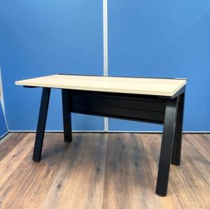 ABW/おすすめ　■プラス(PLUS)製　平机　引き出しなし　W1200×D600×H720mm　■木目ナチュラル天板 / 本体ブラック