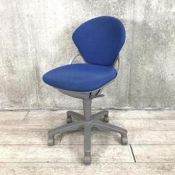 【コンパクトデザインのハイコストパフォーマンスチェア！】■イトーキ（ITOKI）製　プレーゴ（Prego）チェア　肘無ローバック　■ウルトラマリンブルー×グレーシェル　※キズ有【2602】弊社使用欄【A01061782】