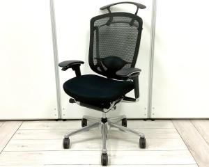 【世界で認められた革新的タスクチェアの現行モデル！　人間工学に基づいた快適な座り心地を実現！】■オカムラ(okamura)製　コンテッサセコンダ(ContessaⅡ)チェア　肘付ハイバック　■ブラック　■背面メッシュ　■可動肘　■コートハンガー付き　■ランバーサポート付き　※2018年製