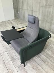 【姿勢を選べるシートとテーブルがソロワークを快適に！】■コクヨ（KOKUYO）製　ドップ（dop）　コンパクトタイプ　ソロワーク用ブース　■電動リクライニングチルト ■W1150×D1300×H1200mm　■肘・脚なし　■張り地素材：布　■テーブルあり　■ディープグリーン　【ABW商材】【関東倉庫在庫品】【弊社使用欄：A01056988】