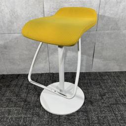 《在庫入替セール/㉕/4》オカムラ製のハイチェア/カウンターチェア【メルチェシリーズ/イエロー】が値下げされました！　＊良品を格安で！「オフィスバスターズ福岡南店」は、福岡を拠点として、全国へ中古オフィス用品・オフィス家具を提供しております。