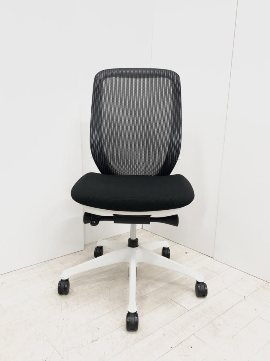 【在庫入替セール品！（本在庫限定価格）】【背もたれのカーブを2段階調整できる！新感覚のシーティング！】■オカムラ製　シルフィーチェア　ブラック　ホワイトボディ　■三次元曲面で快適フィット！
                        シルフィーメッシュ
                                    中古
            