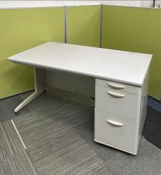 【3/6までの限定価格！　1台限定！】■クロガネ（KUROGANE）製　片袖机　W1400mm×D800mm×H700mm　■ホワイト　※鍵の付属ございません。