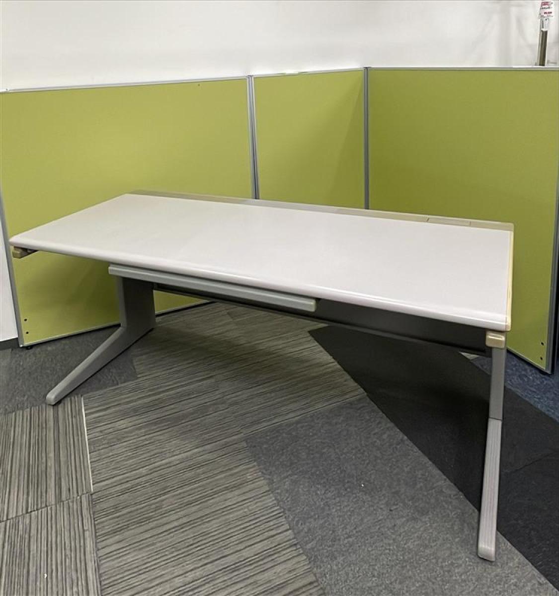 【3/6までの限定価格！　2台限定！】■イトーキ製　CRYシリーズ　平机　W1600　■ライトグレー　■左右引出なしモデル
                        CRYデスク
                                    中古
            