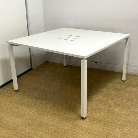 イトーキ インステートコム ワークテーブル W1200×D1200のコンパクトめなサイズ感 ホワイト天板 アジャスター脚