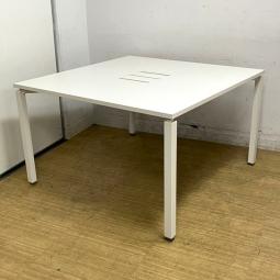 イトーキ　インステートコム　ワークテーブル　W1200×D1200のコンパクトめなサイズ感　ホワイト天板　アジャスター脚