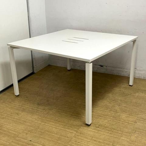 イトーキ インステートコム ワークテーブル W1200×D1200のコンパクトめなサイズ感 ホワイト天板 アジャスター脚