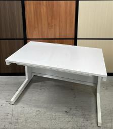 【在庫セール品・6台限定】【T3】■イナバ(Inaba)製　平机　W1200×D700㎜　■ホワイト　■引き出し付き【安心の国内メーカー！　スタンダードなサイズ幅1200㎜のオフィスデスク！】