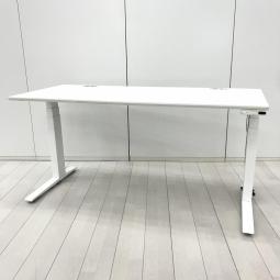 【電動で高さ調整可能・立ち姿勢を取り入れた新しいワークスタイルへ！】■オカムラ（okamura）製　スイフト（Swift）シリーズ　電動昇降デスク　昇降テーブル　平机　W1550×D675×H655～1255㎜　■配線口・コンセントユニット付　■ホワイト