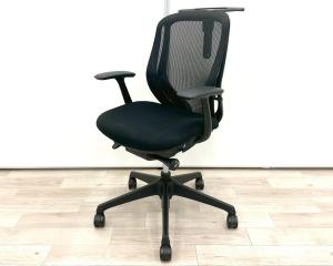 【前傾チルト機能付き】【オカムラ製品で最も人気を集める高機能チェア！】■オカムラ（okamura）製　シルフィー（Sylphy）チェア　ローバック肘付き　背面メッシュ　■固定肘・ハンガー付き　■ブラック　【弊社使用欄：A01055170】【KN】