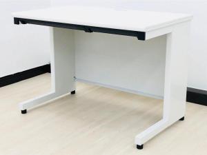 【コンパクトで人気な省スペースタイプ！】■プラス製　平デスク　W1000×D600×H700mm　ホワイト　■奥行スリムなワークデスク！コスパで選ぶならコレ！