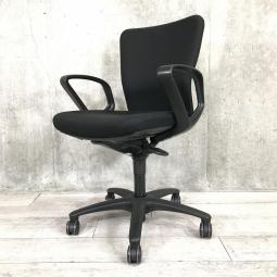 ■オカムラ(okamura)製　■カロッツァ(Carrozza)チェア　■■肘付き/サークル肘　■ローバック　■ブラック 【弊社使用欄：A01061757 K】