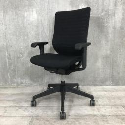 【操作レスで快適な座り心地を実現する定番チェア！】■イトーキ(ITOKI)製　エピオス(Epios)チェア　肘付き　ハイバック　クロスバックタイプ　■可動肘　■ブラック