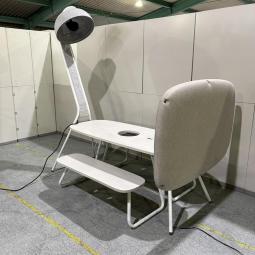 【在庫セール品・1台限定】【T3】■イトーキ/サウンドパラソル（sound parasol）　4人用オープンブース　ミーティングテーブル・チェアセット　■ホワイト　※モニター・カメラ・マイクは付属しておりません。【気軽にオープンスペースでWEB会議ができる全く新しいミーティングテーブル！】