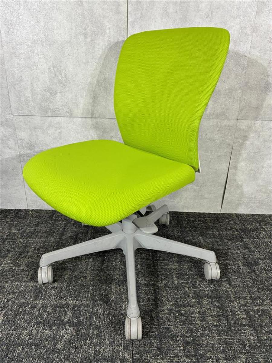 【ビビットカラーでオフィス空間を明るくしてくれます】オカムラ製　スラートチェア　ライトグリーン　中古　九州最大級　《オフィスバスターズ福岡博多店は、福岡を拠点として、日本全国へ中古オフィス用品・オフィス家具を提供しております》
                        スラート
                                    中古
            