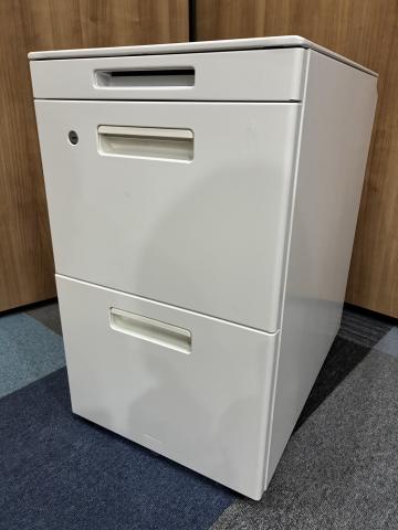 【フリーアドレスの必須品！収納とワークスペースの拡張にオススメ！】■コクヨ　３段ワゴン　フリアド用　■高さ：650mm　■色：ホワイト　■シリンダー錠