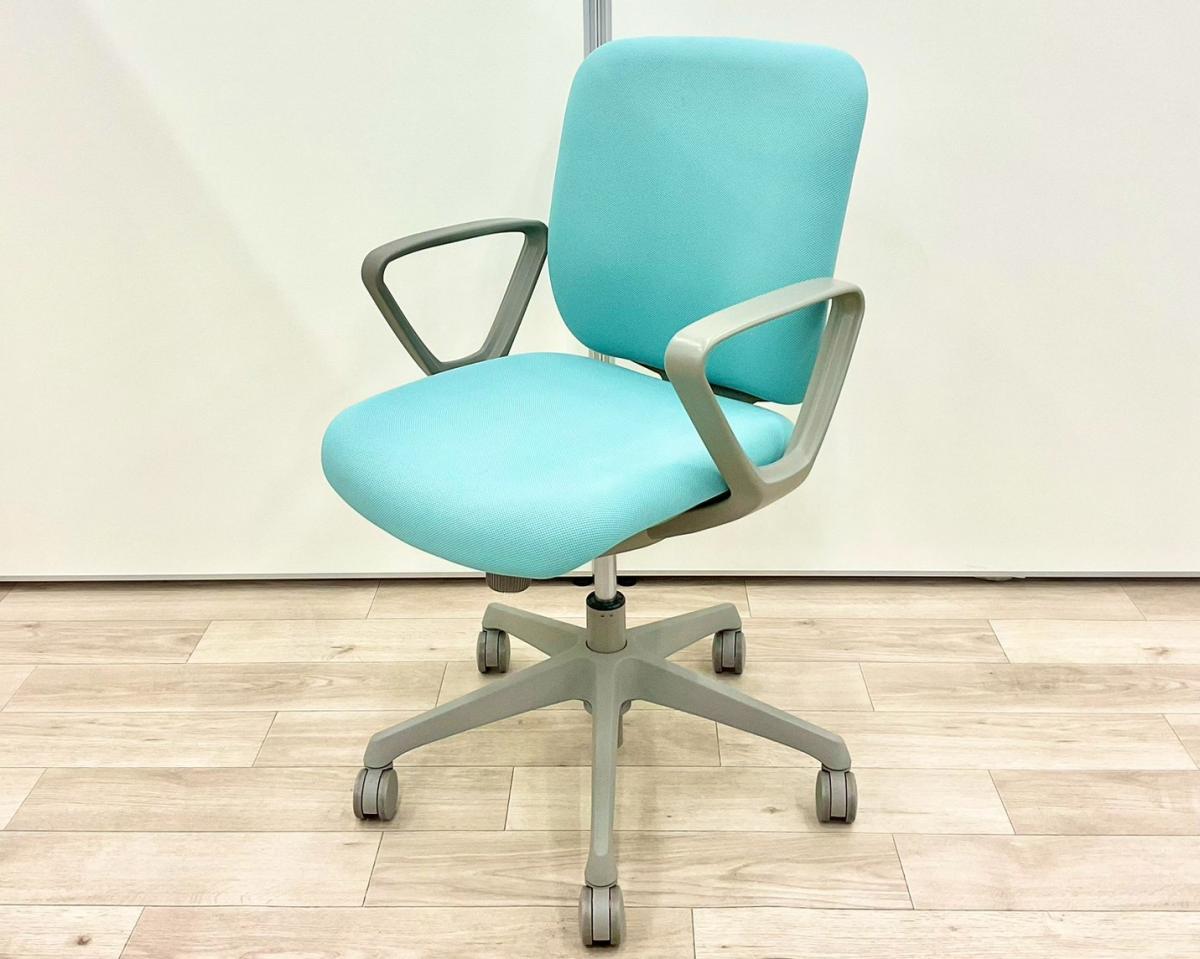 定番ローコストチェア入荷！ふっくらクッションが人気のおすすめチェア！
■オカムラ/CG-R（シージーアール）/セージ　グレーシェル
                        CG-Rチェア
                                    中古
            