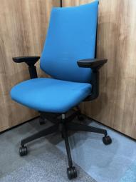 【二重フレーム構造がもたらすしなやかで美しい背もたれ機能！簡易操作で自分に合った姿勢をサポート！】■コクヨ（KOKUYO）製　デュオラ（Duora）　ハイバック　肘付き　■背面メッシュ　■可動肘　■ブルー×ブラック