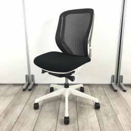 【前傾チルト機能付き】【オカムラ製品で最も人気を集める高機能メッシュチェア！】■オカムラ（okamura）製　シルフィ（Sylphy）チェア　肘無し　ローバック　背面メッシュ　■ブラック×ホワイトシェル【2507】弊社使用欄【A01024439】