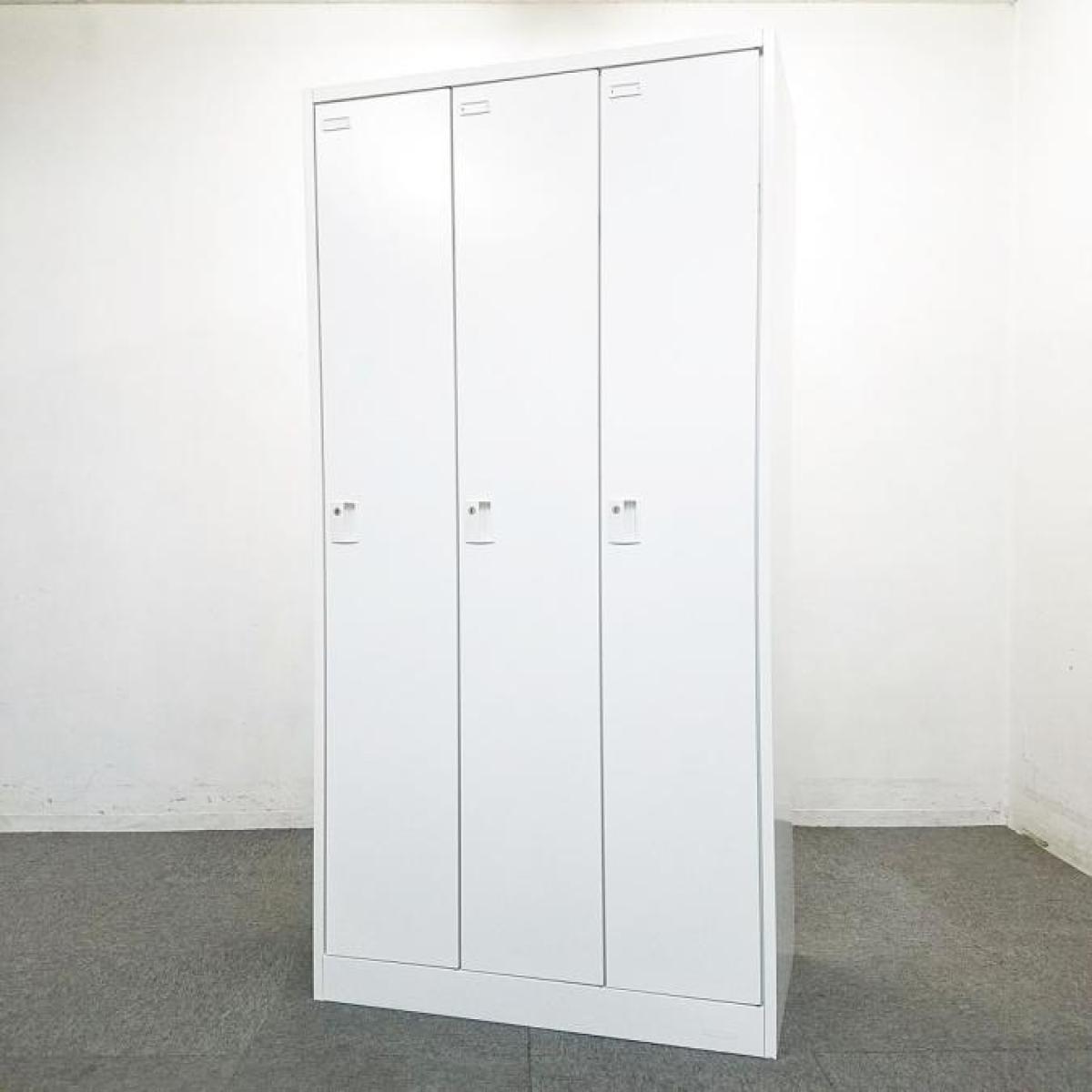 【ゆとりのある収納スペース！】■オカムラ製　3人用ロッカー　ホワイト　■衣類や個人の荷物の管理に！
                        FZ-Wタイプ
                                    中古
            