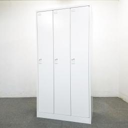 【ゆとりのある収納スペース！】■オカムラ製　3人用ロッカー　ホワイト　■衣類や個人の荷物の管理に！