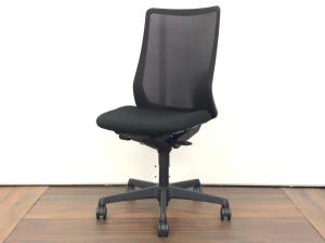 【現行品の定番メッシュチェア！】オカムラ/フルーエント/ブラック/オフィスの執務室や会議室にお勧め！