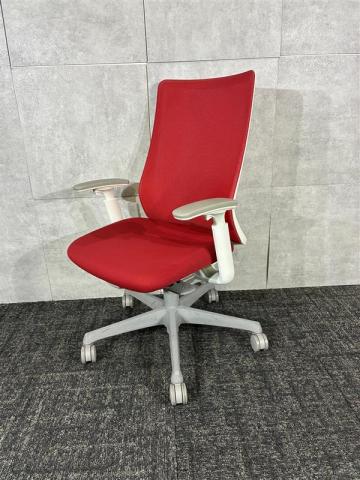 【人気のメッシュチェア！ビタミンカラーのレッド色！】オカムラ製　フルーエントチェア　中古　九州最大級　《オフィスバスターズ福岡博多店は、福岡を拠点として、日本全国へ中古オフィス用品・オフィス家具を提供しております》