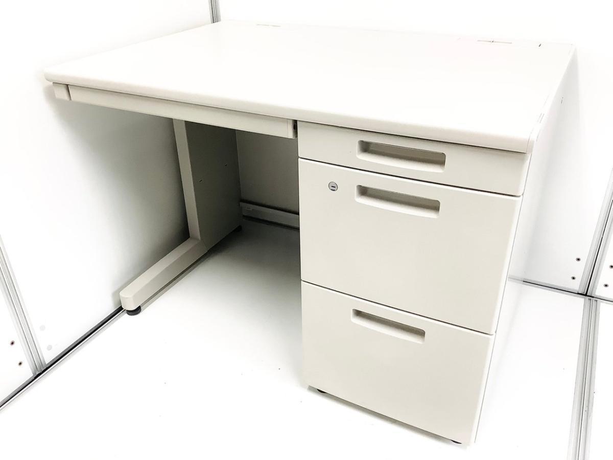 【スタンダードなデザインで高品質！スタッフ増員の際にオススメ！人気のBSシリーズ！ 】/オススメ(おすすめ) /人気商品【弊社使用欄：A01049366/A01061662】■コクヨ(KOKUYO)製　BS＋シリーズ　片袖デスク　W1000×D700mm　■シリンダー錠　■ニューグレー
                        BS+
                                    中古
            