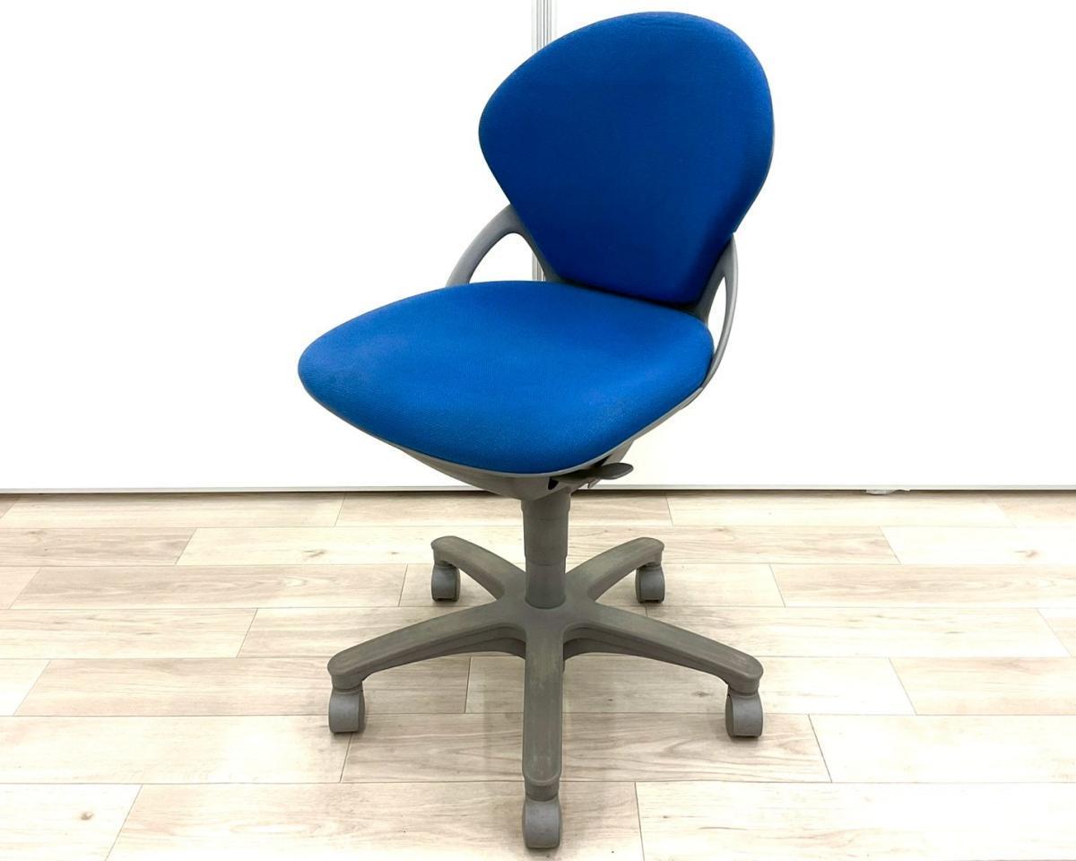 ■イトーキ(ITOKI)製　■プレーゴ(Prego)チェア　■肘無　■ローバック　■ウルトラマリンブルー×グレーシェル　※キズ有　【弊社使用欄：A01061782】
                        プレーゴチェア
                                    中古
            