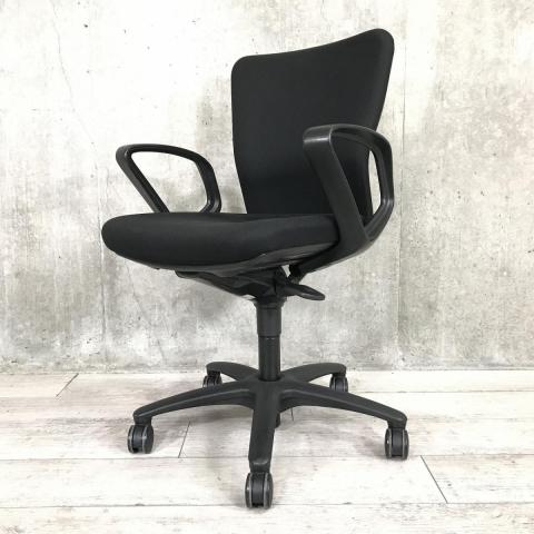 ■オカムラ(okamura)製　■カロッツァ(Carrozza)チェア　■■肘付き/サークル肘　■ローバック　■ブラック 【弊社使用欄：A01061757】