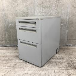 【在庫セール品・6台限定】【T3】■ウチダ（UCHIDA）製　フィードエヌ（FEED-N）シリーズ　3段ワゴン　デスクインワゴン　H615mm　■グレー　■キャスター付き　■シリンダー錠【平机・フリーアドレスデスクのお供に最適なデスクインワゴン！】