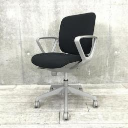 【定価約5万円】【コストパフォーマンスに優れた固定肘付きローバックOAチェア！】■オカムラ製　CG－R　OAチェア